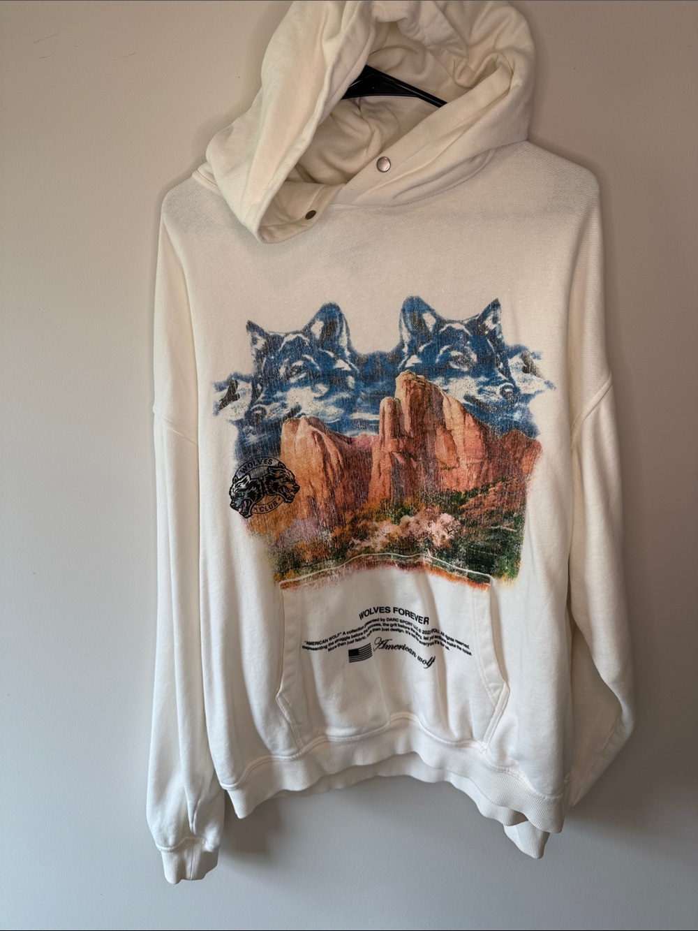 White Graphic Hooded Sweatshirt with Wolves and Canyon Print